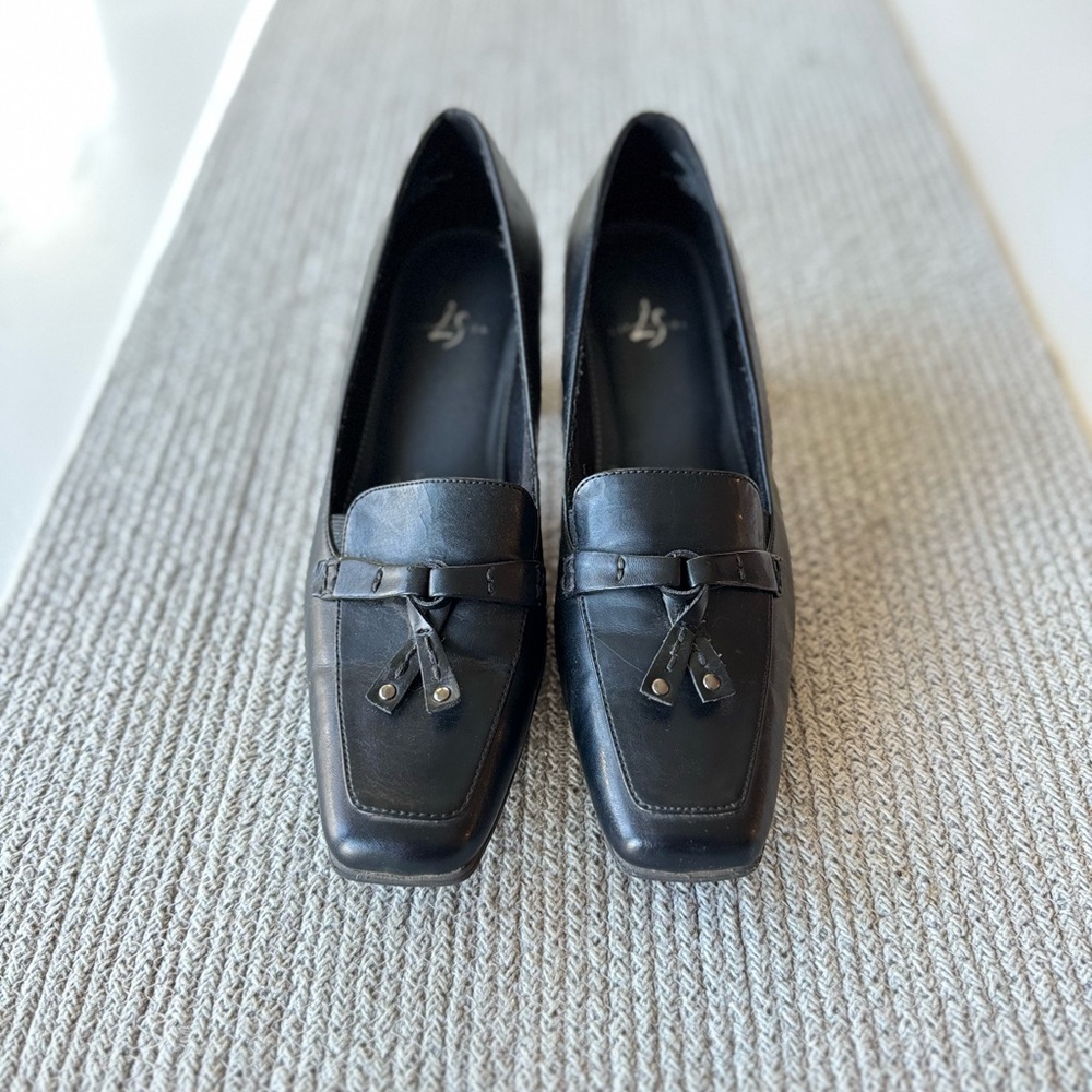 Life Stride Strategy Black Heeled Square Toe Loafer Pumps Tassel Detail Size 8